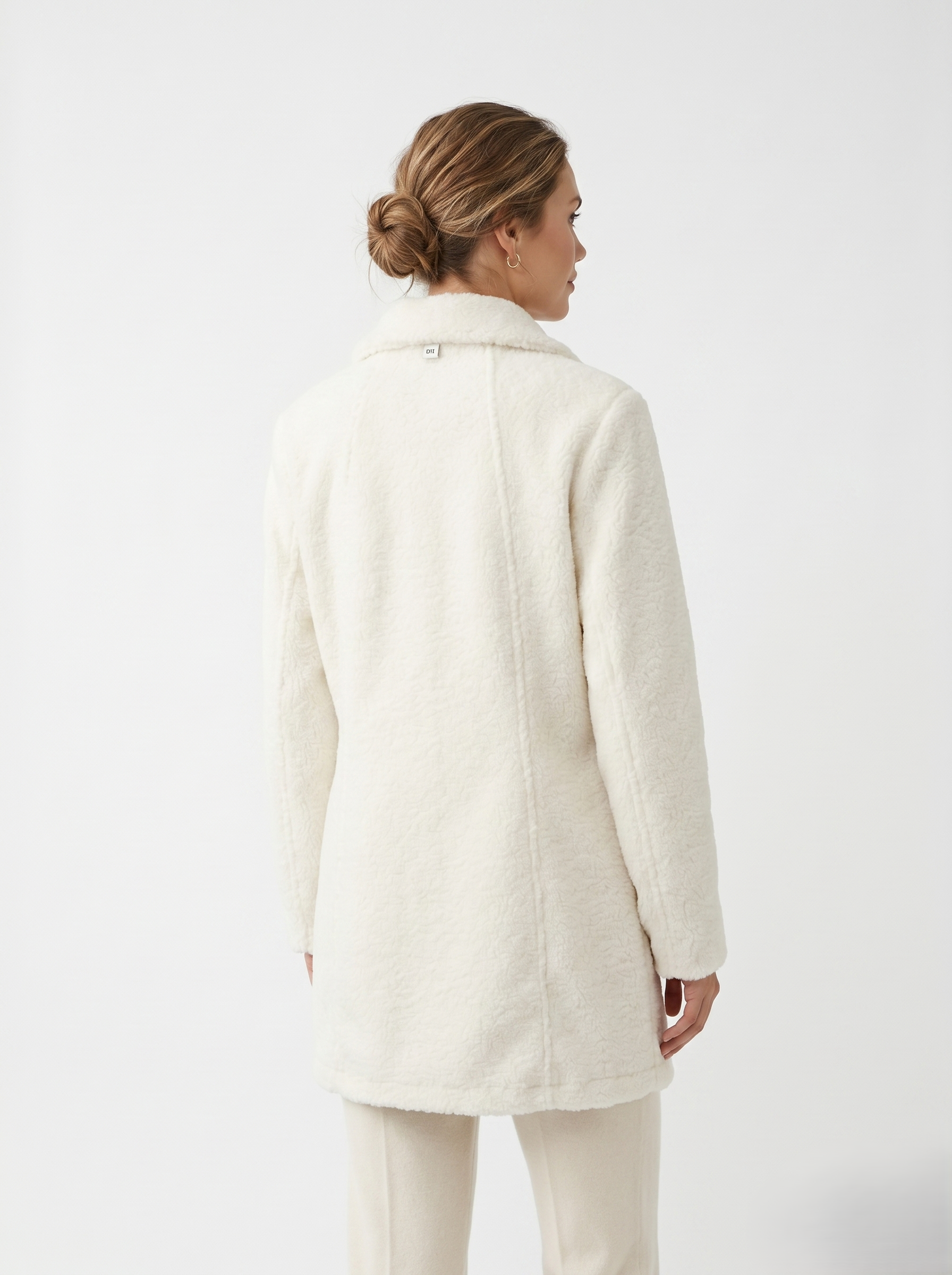 Gabardina De Textura Con Botones En Contraste Color Blanco