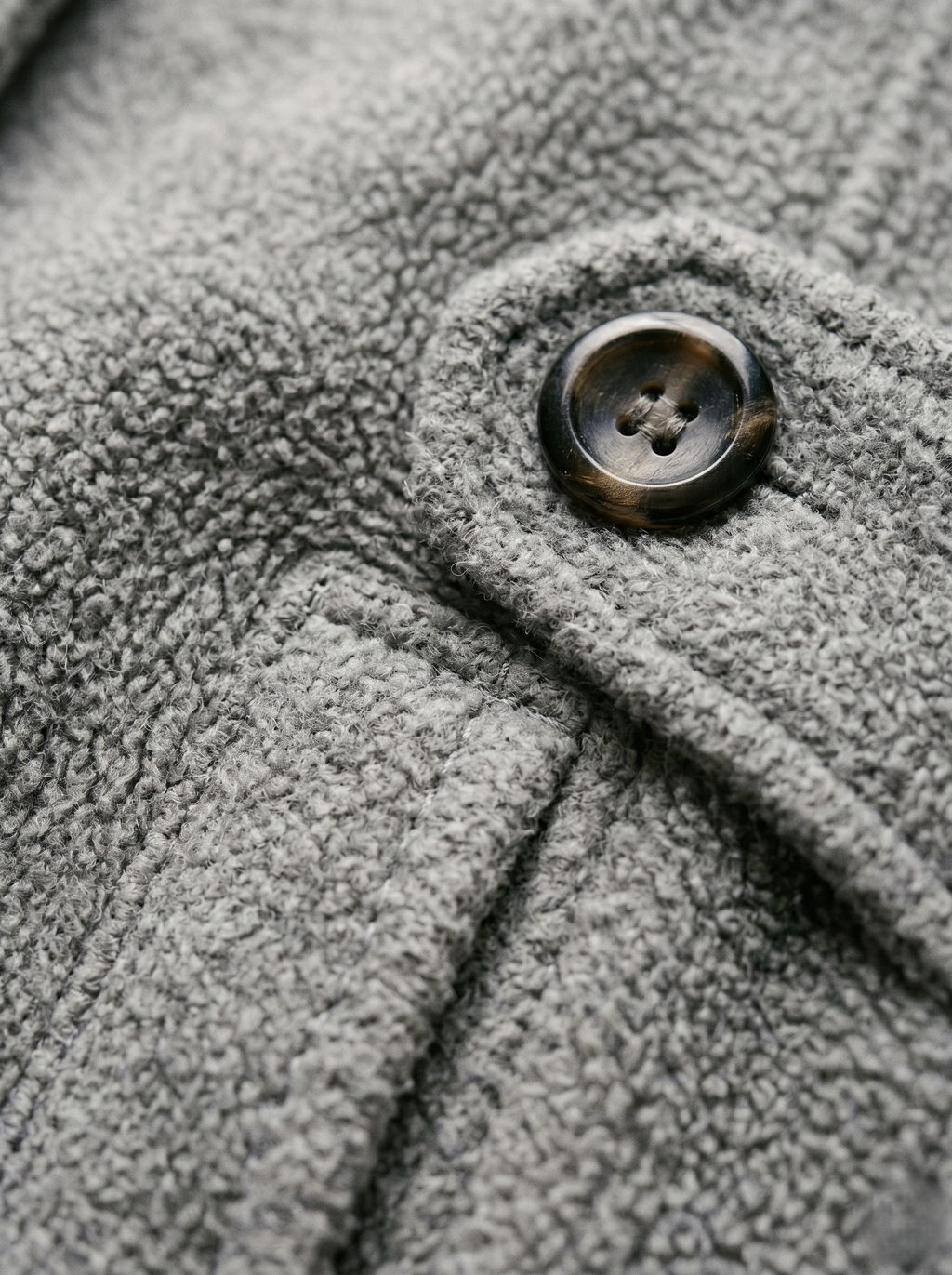 Gabardina De Textura Con Botones En Contraste Color Gris