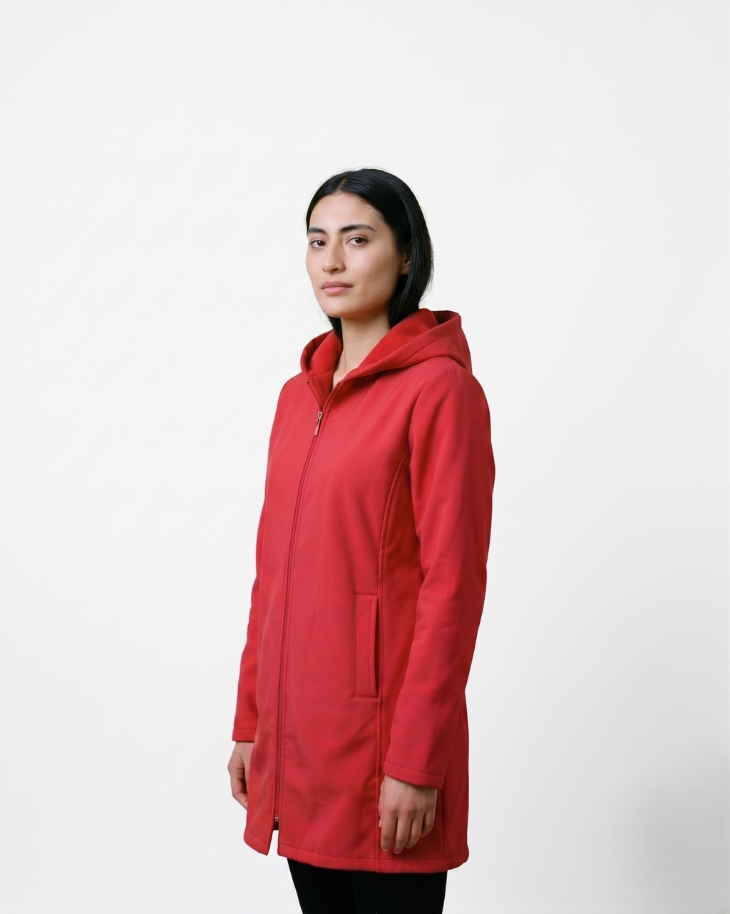Chamarra Softshell Rojo con Capucha y Corte Estilizado para Mujer