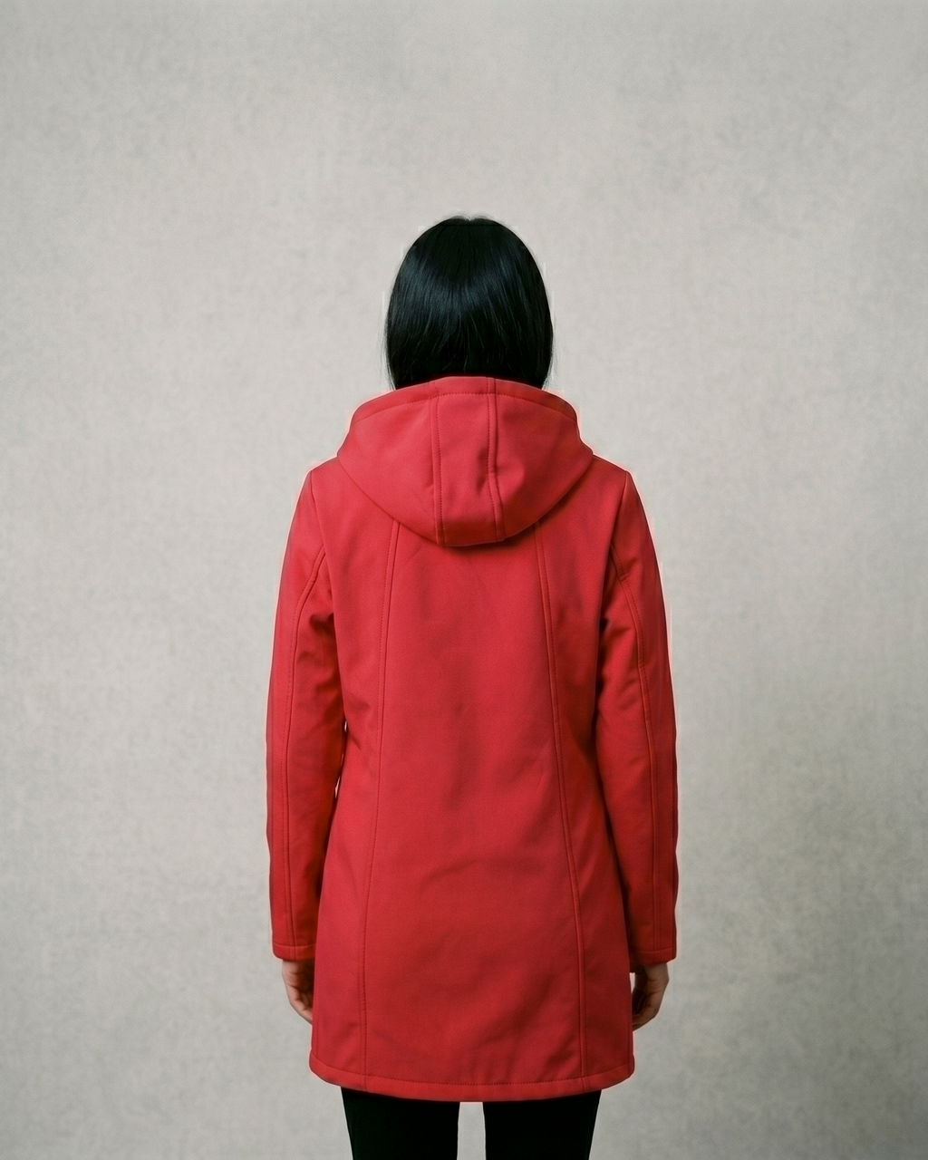 Chamarra Softshell Rojo con Capucha y Corte Estilizado para Mujer
