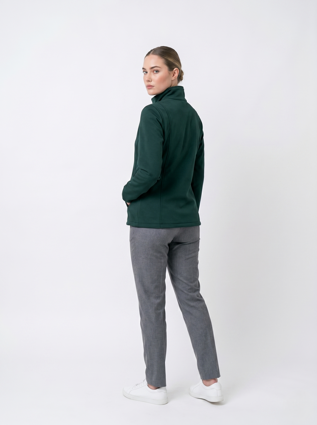 Chamarra Softshell Verde con Capucha y Corte Estilizado para Mujer