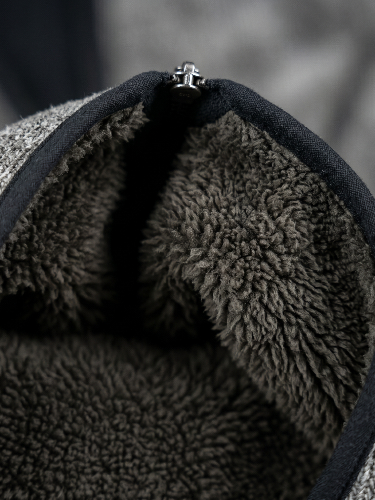 Abrigo Largo Texturizado con Gorro y Cierre Color Gris Obscuro