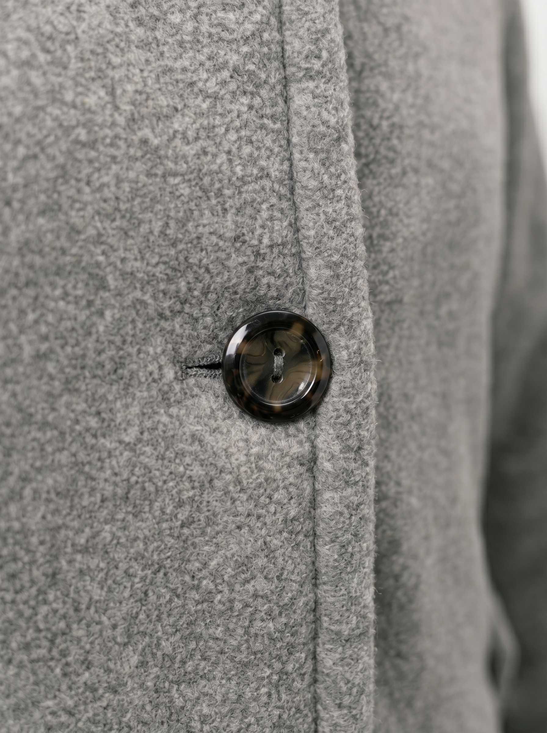 Gabardina De Textura Con Botones En Contraste Color Gris