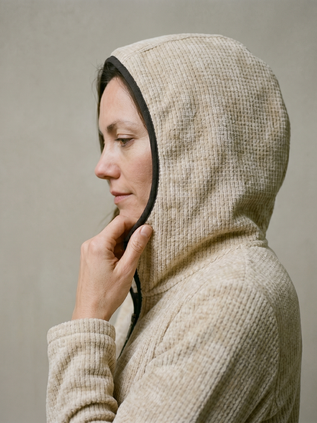 Abrigo Largo Texturizado con Gorro y Cierre Color Beige