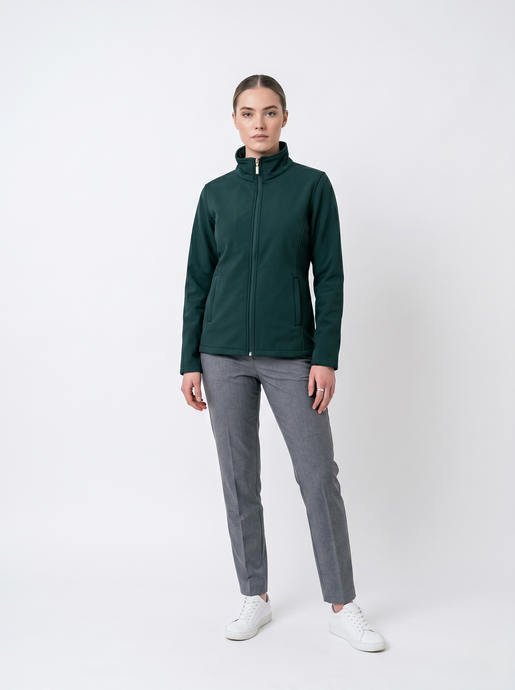 Chamarra Softshell Verde con Capucha y Corte Estilizado para Mujer
